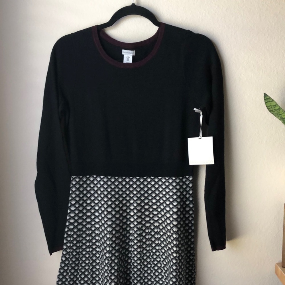 GEO PRINT FIT SWEATER DRESS - Picture 2 of 11